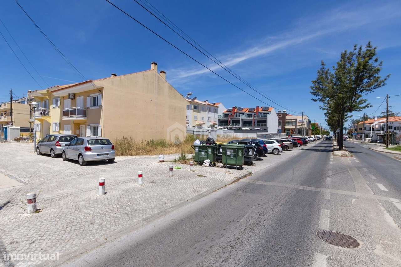 Moradia T3 Familiar na Quinta do Conde-33