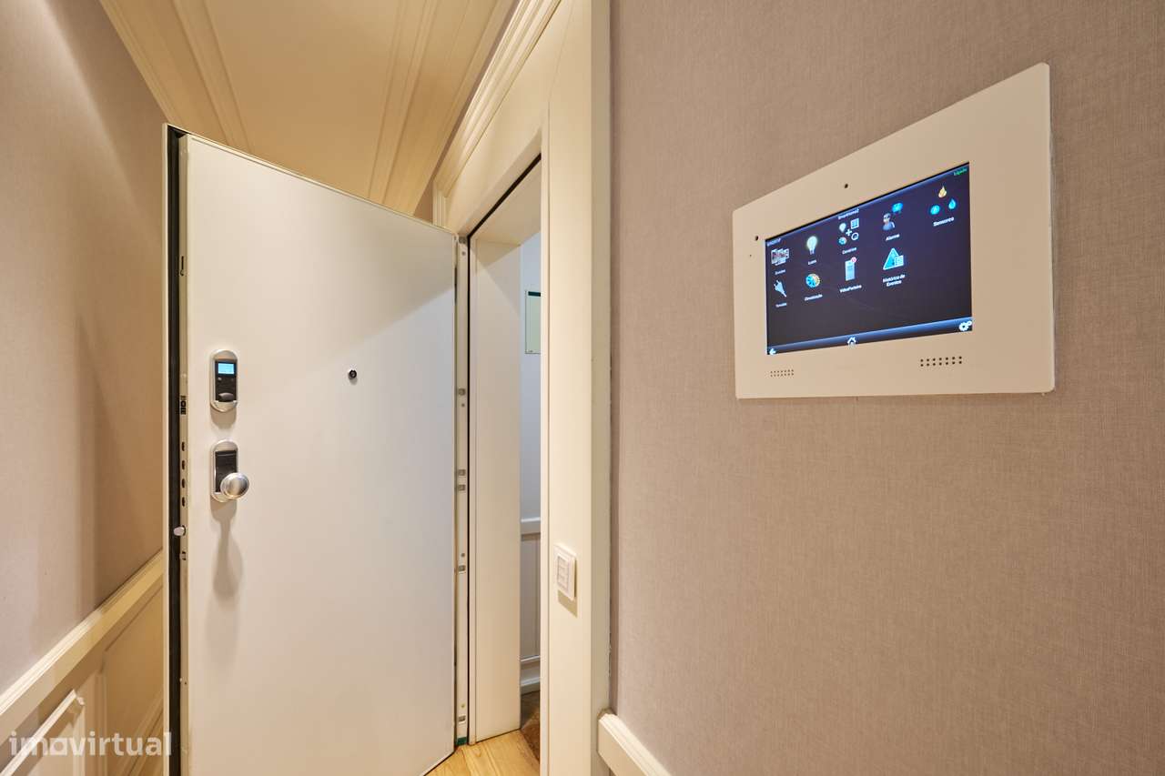 Charmoso e luxuoso apartamento T2 com garagem no "Condomínio Opera" - Grande imagem: 3/41