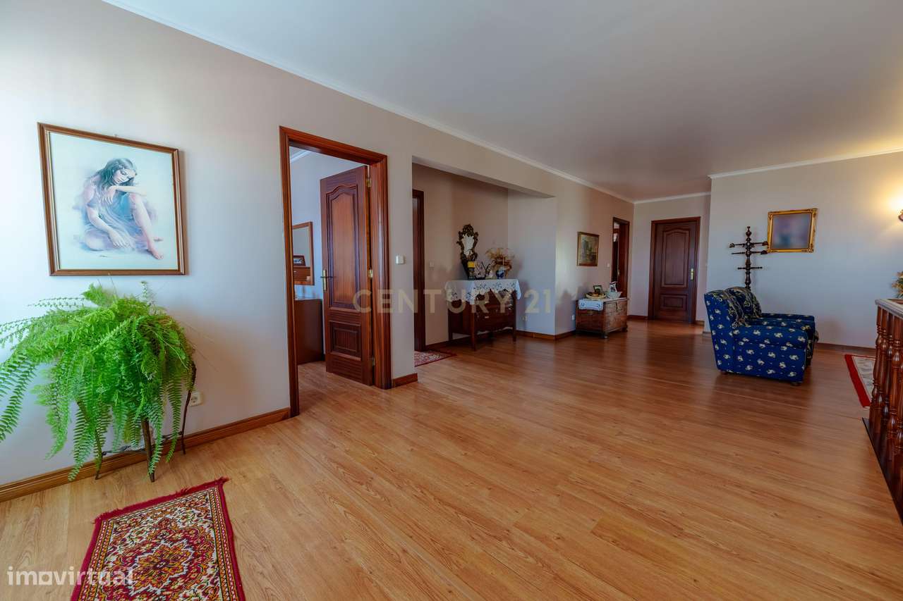 Moradia T4 com 2.971 m² de Terreno e Vista Panorâmica-37
