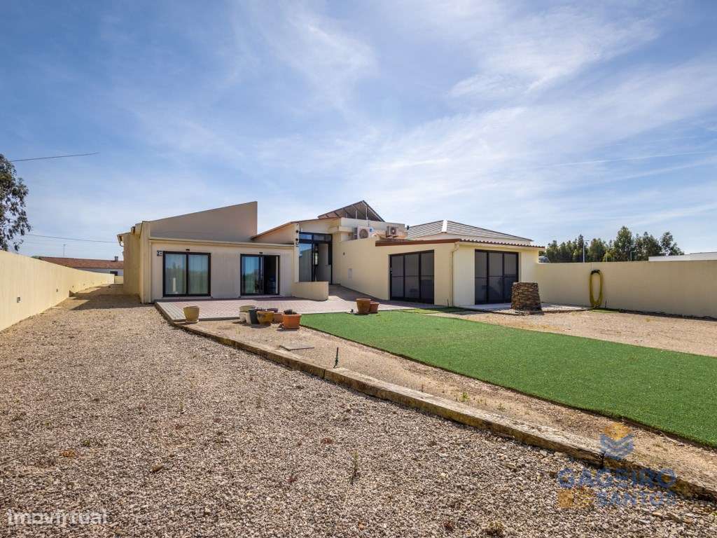 Moradia com piscina e terreno em São Martinho do Porto-52