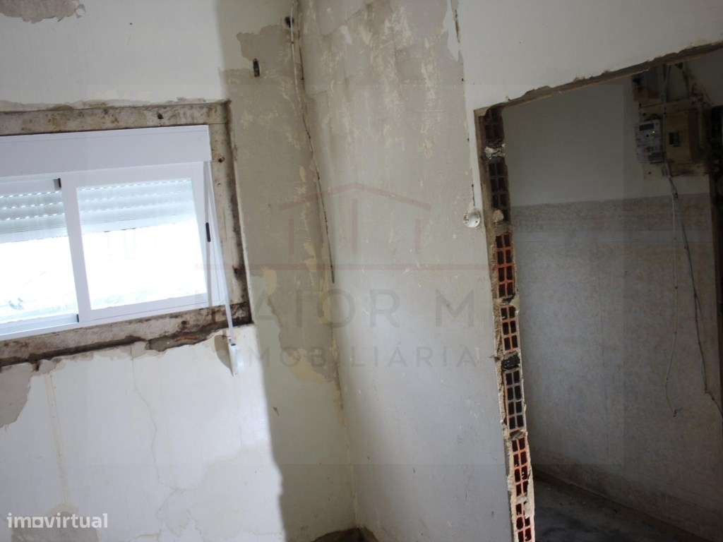 Moradia T4 em fase de restauro, localizada em Arruda dos Pisões - Grande imagem: 4/25