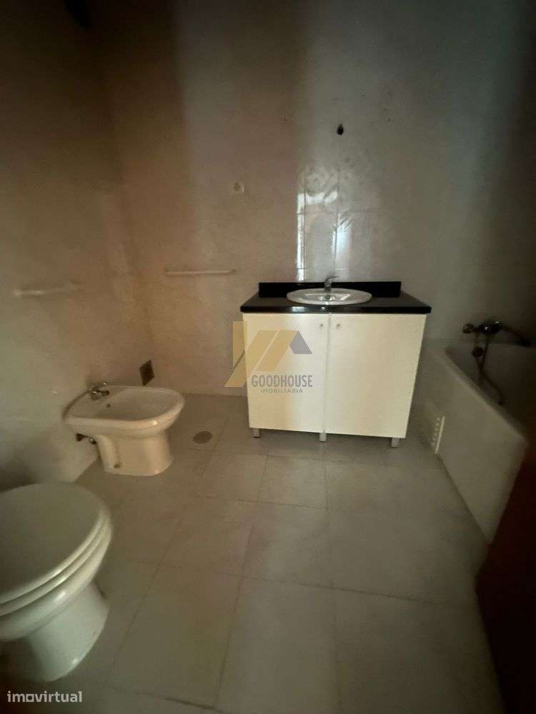 Apartamento T2 com elevador-9
