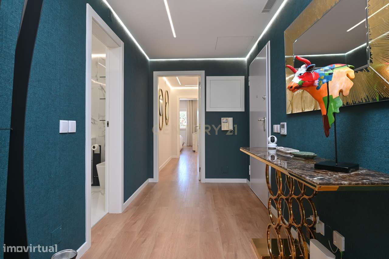 Apartamento Renovado em Cascais com Terraço e Garagem-7