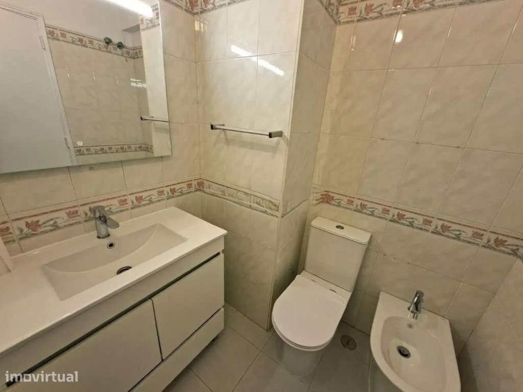 Apartamento T2 Remodelado na Tapada das Mercês-15