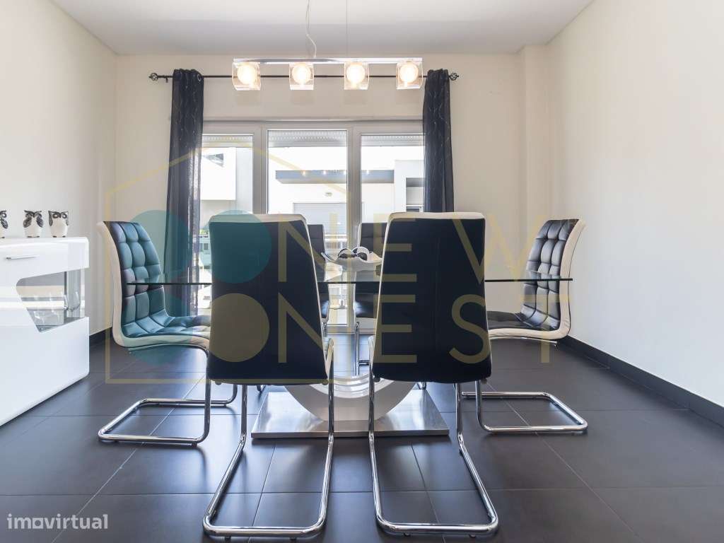 Apartamento T4 com Terraço, 3 varandas, 2 Parqueamentos e Arrecadaç...-9