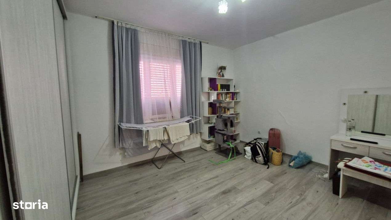 Casa Rogerius singur in curte, amenajata in doua apartamente - Imagine principală: 5/8