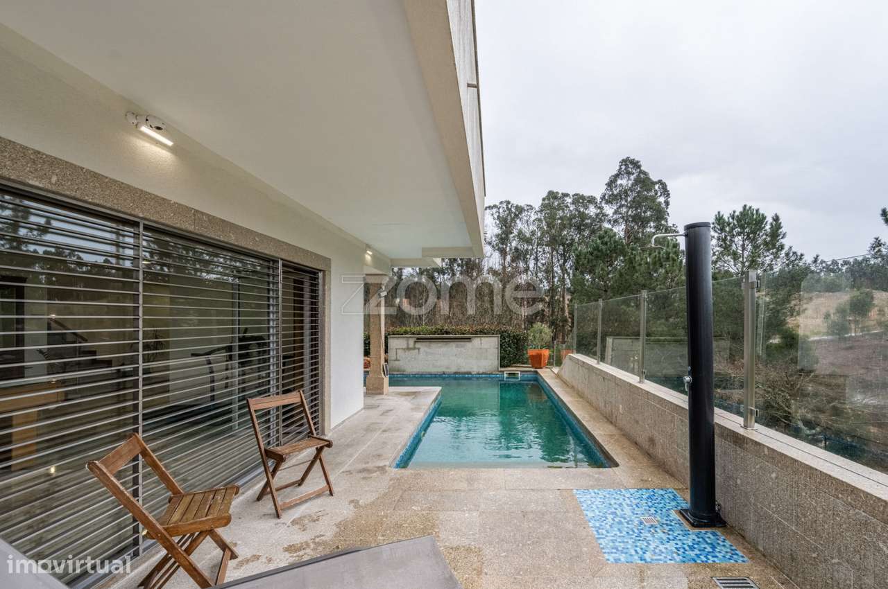 Moradia T3 c/Suítes e Piscina na Quinta das Luzes-36