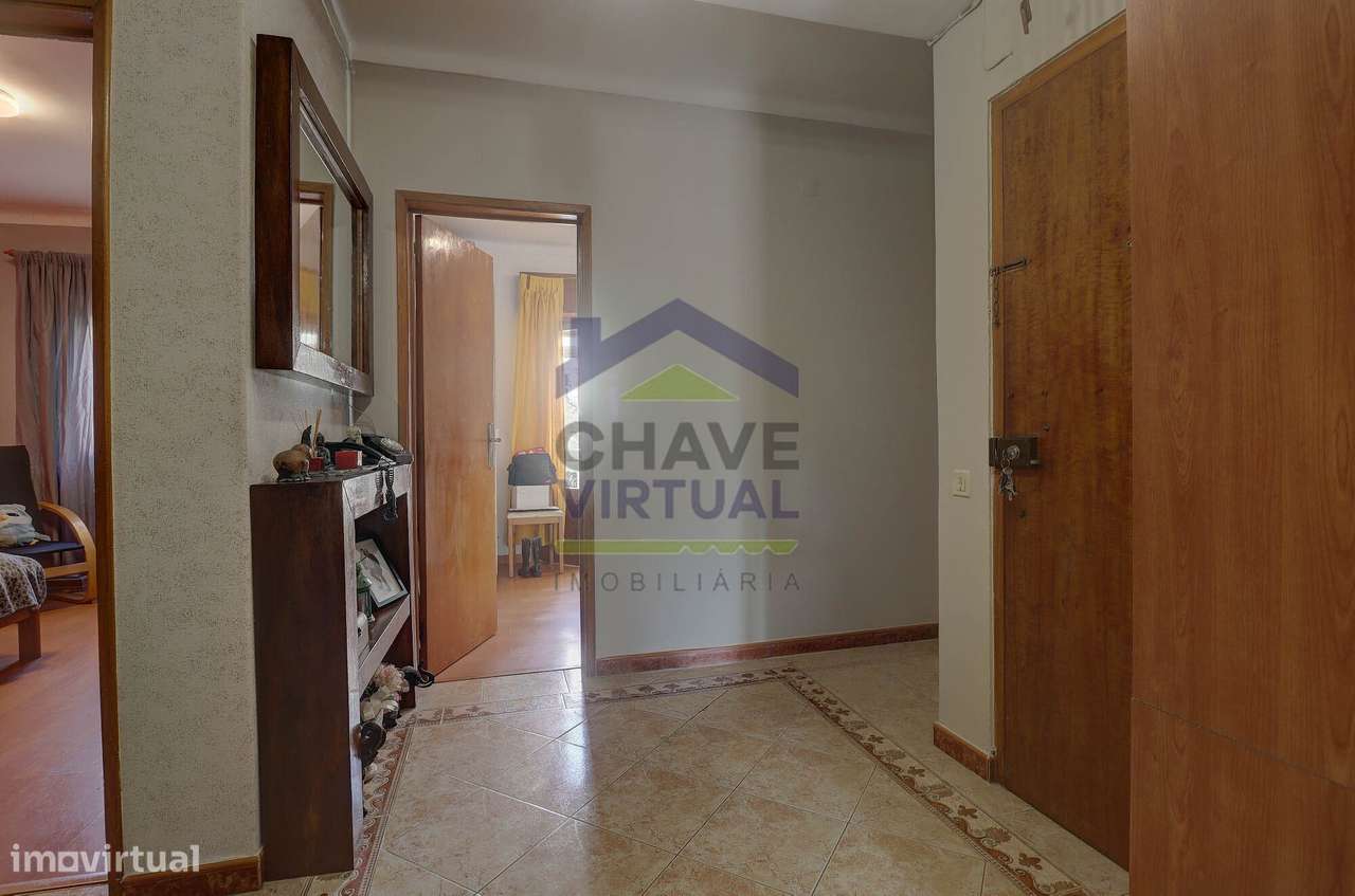 Apartamento T3 com Marquise e Varanda - Centro Caldas da Rainha-11