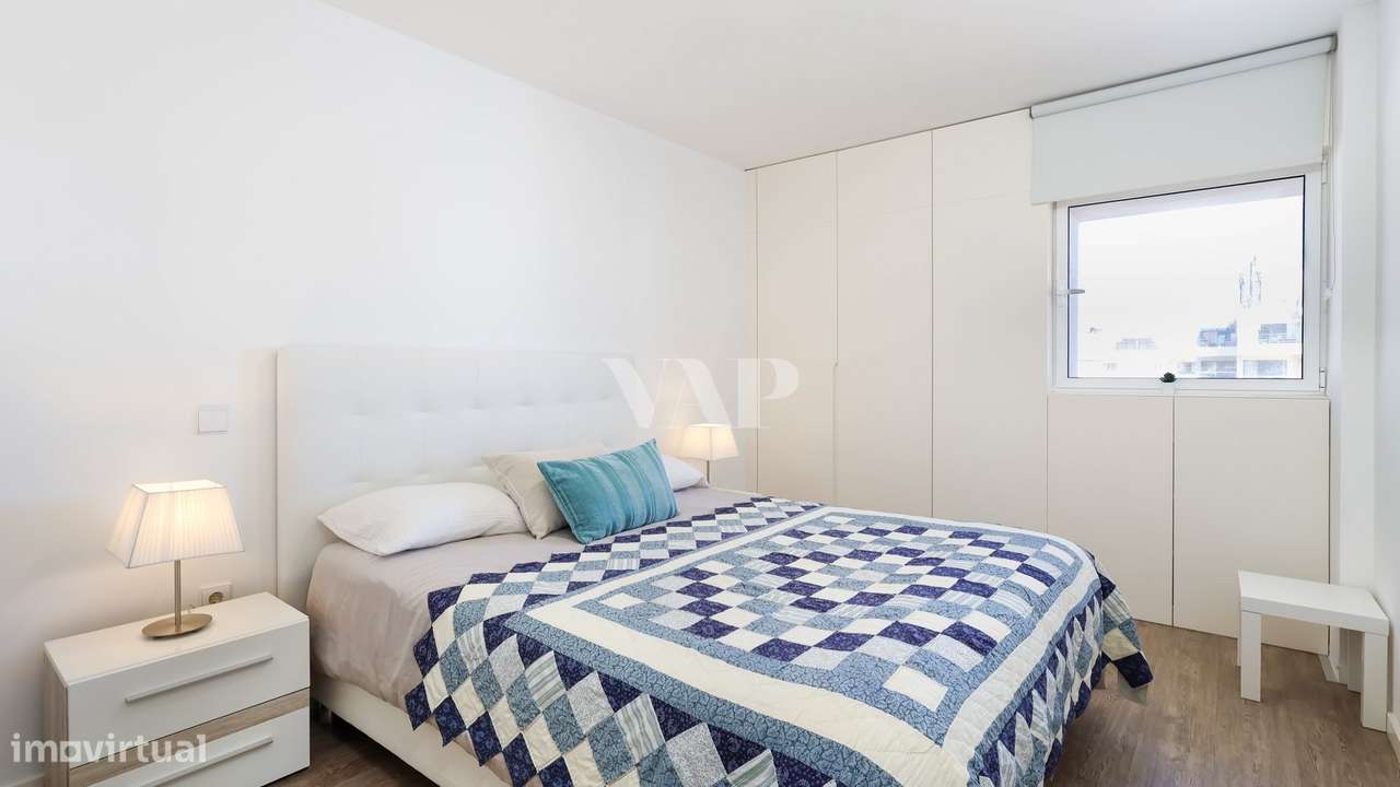 Apartamento T2+1 Renovado com Vista Mar Frente ao Calçadão em Quarteir - Grande imagem: 4/20