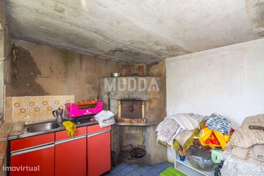Moradia BI-FAMILIAR com amplas varandas-32