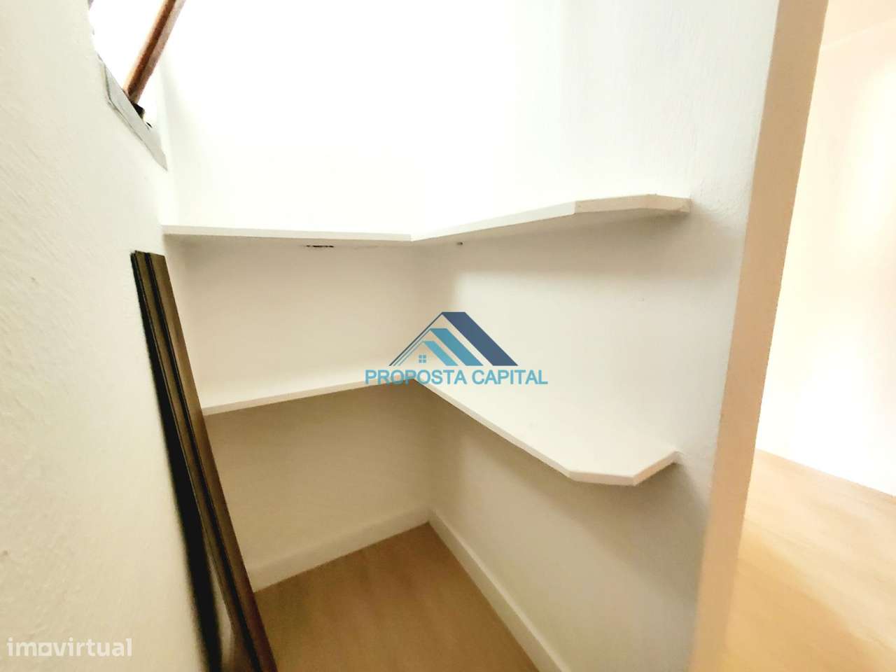 Apartamento T2 Totalmente Remodelado | Centro Sesimbra 200m da Praia-27