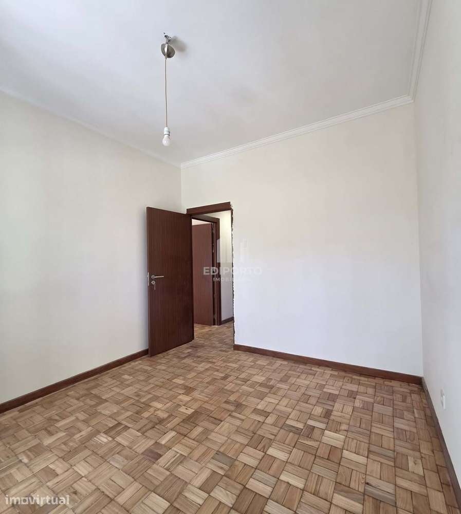 Apartamento T2 parcialmente renovado Praça da Corujeira - Grande imagem: 4/15