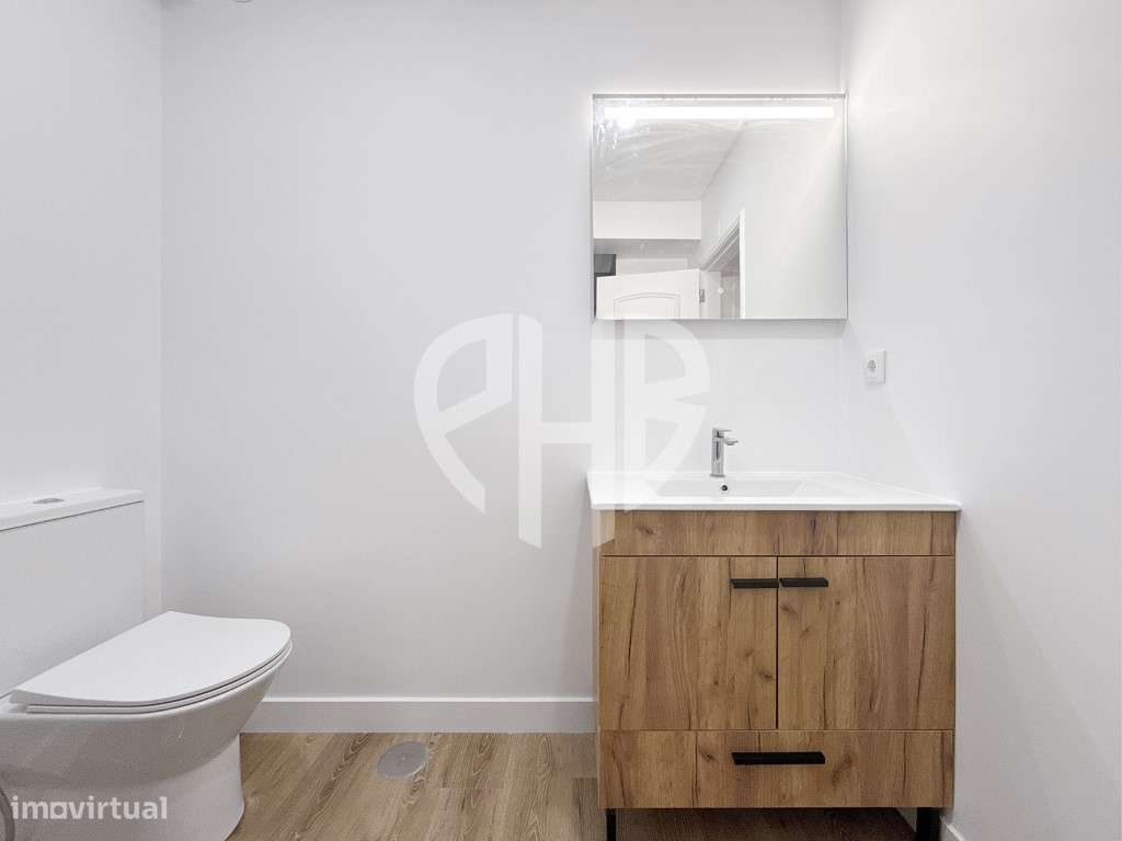 Apartamento T3 Totalmente Remodelado // Estrada da Luz-26