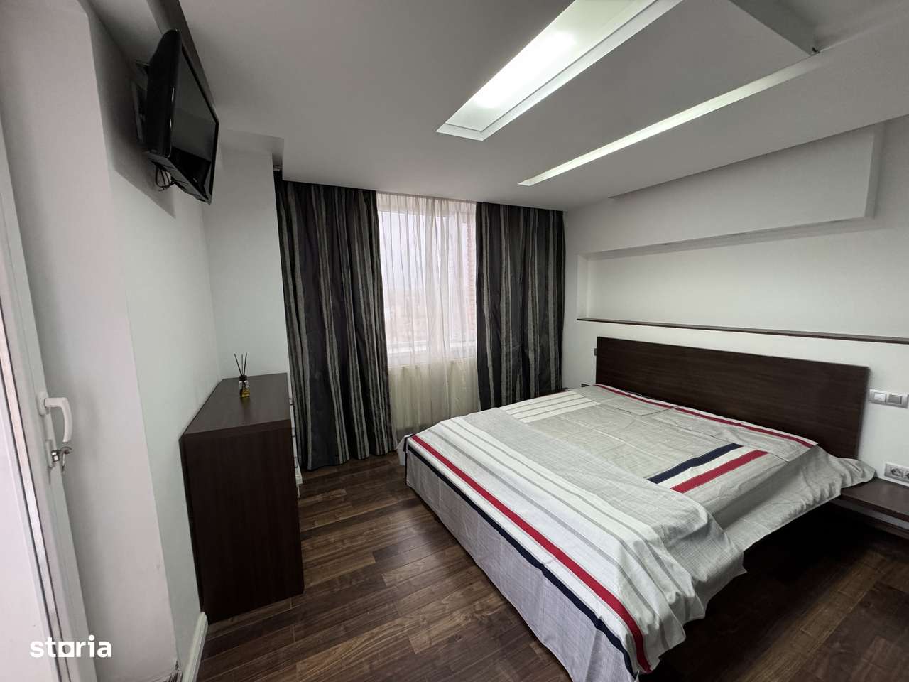 Super apartament in blocul turn de la OMV-7