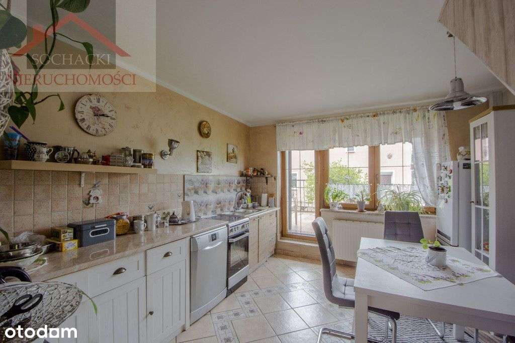 Duży dom w spokojnej okolicy-9