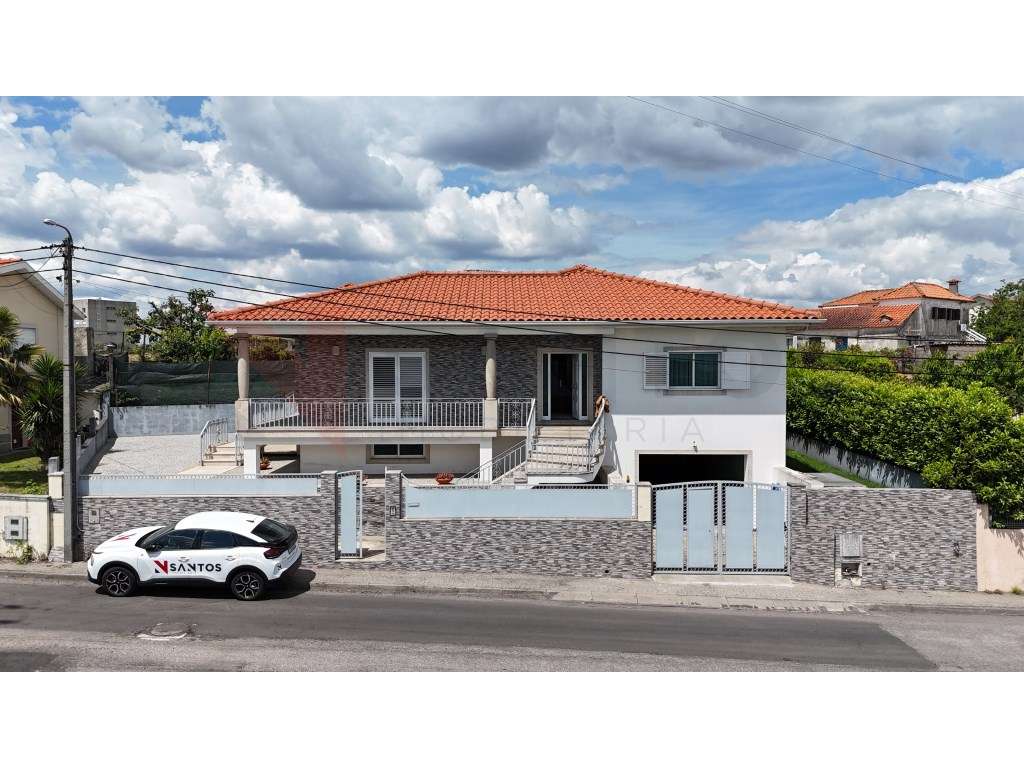 Moradia T3 com Open Space, Garagem para 3 Carros e Jardim-23