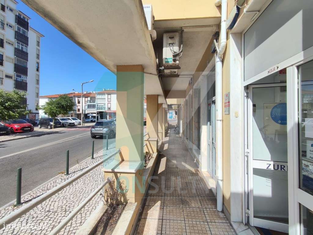 Loja no centro de Carcavelos-8