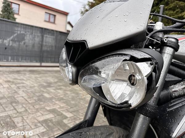 Triumph Street Triple - 22