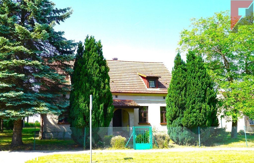 Dom w stylu dworkowym z piękną działką we Lwówku