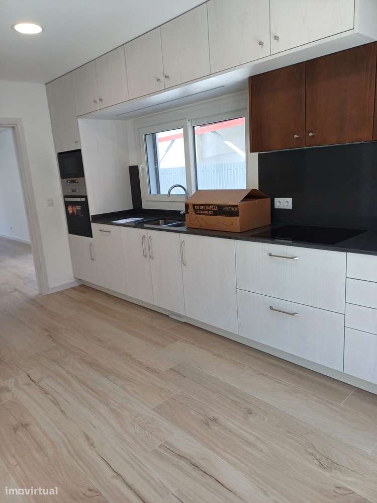 Moradia T5 Amora à entrada Belverde, a 20 min de Lisboa e 7 das praias - Grande imagem: 2/21