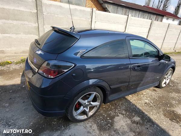 Dezmembram Opel Astra H Gtc - 4