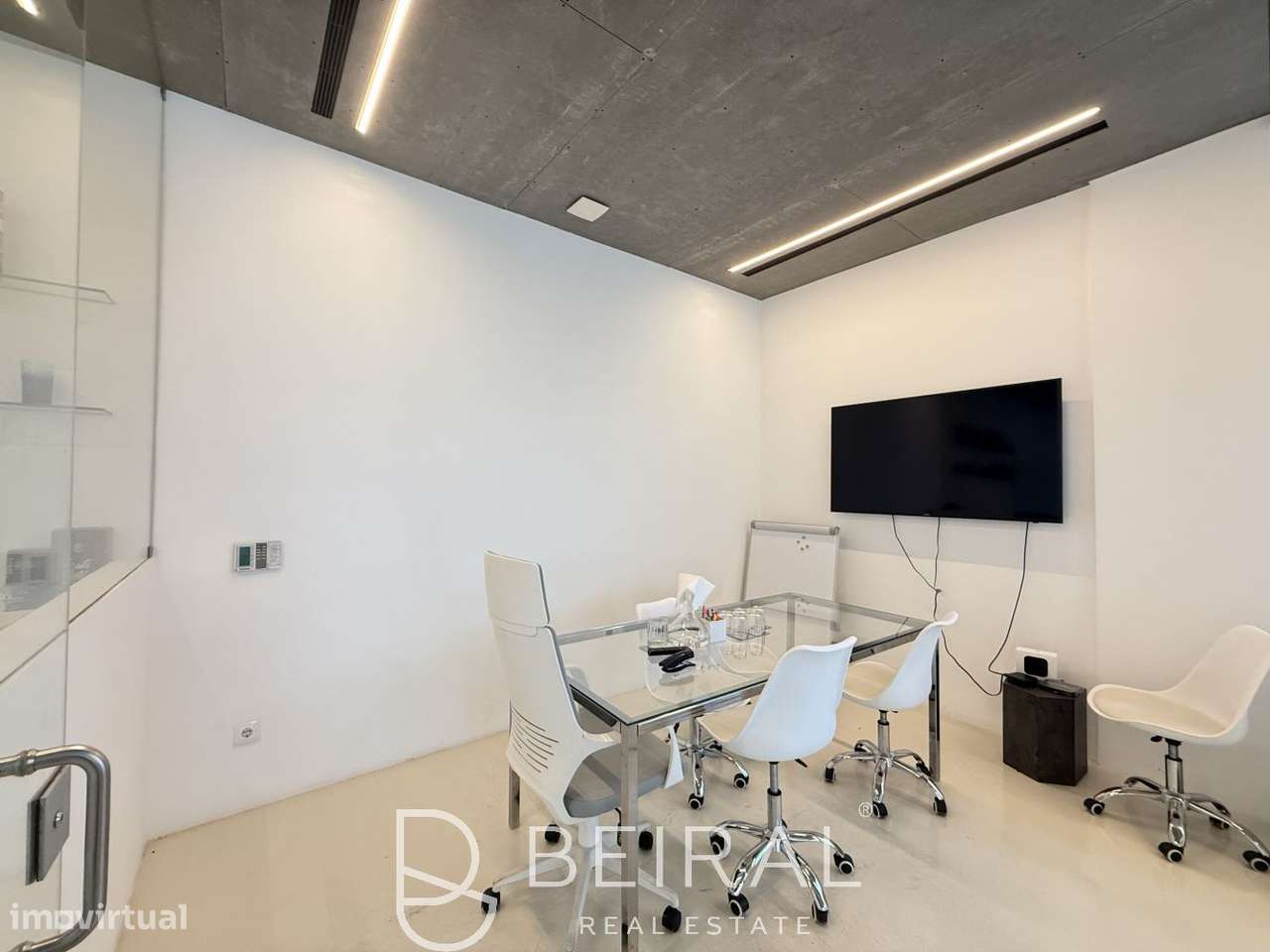 Espaço comercial espaçoso e luminoso no centro de Lisboa-7