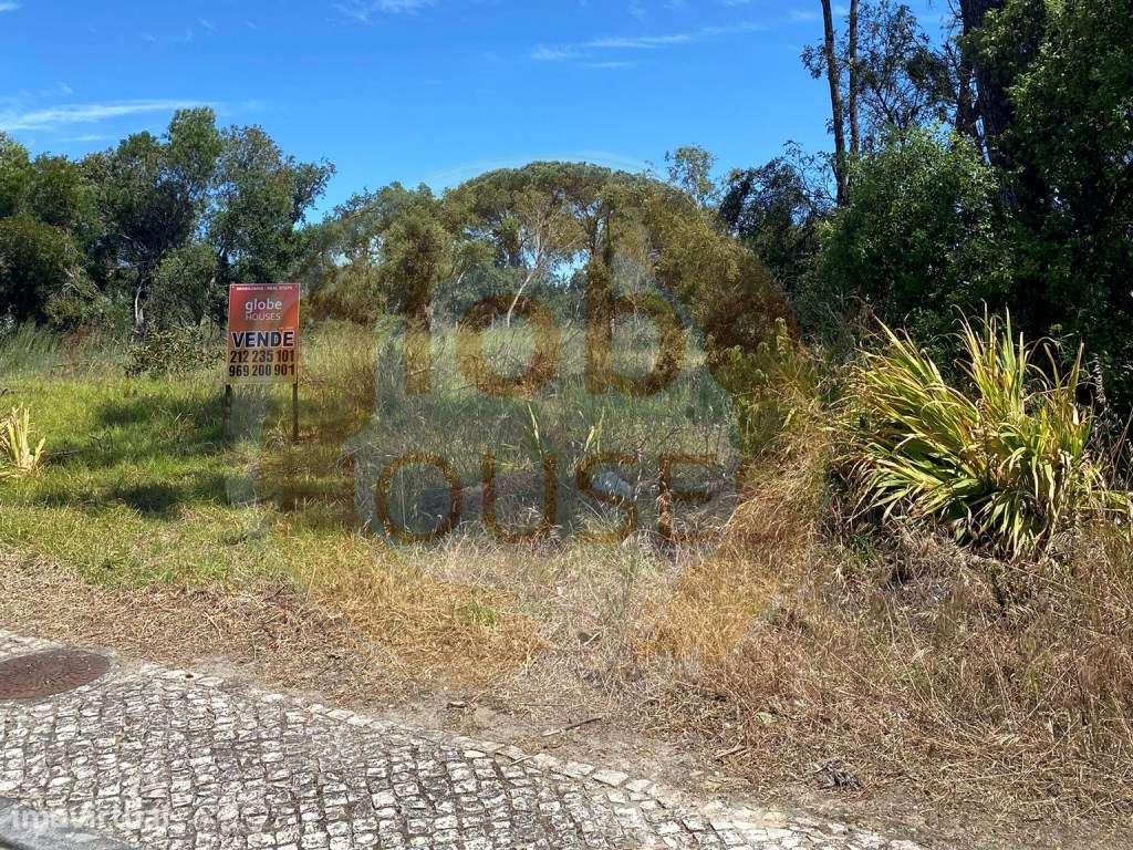 Lote de Terreno para construção de Moradia T4-5