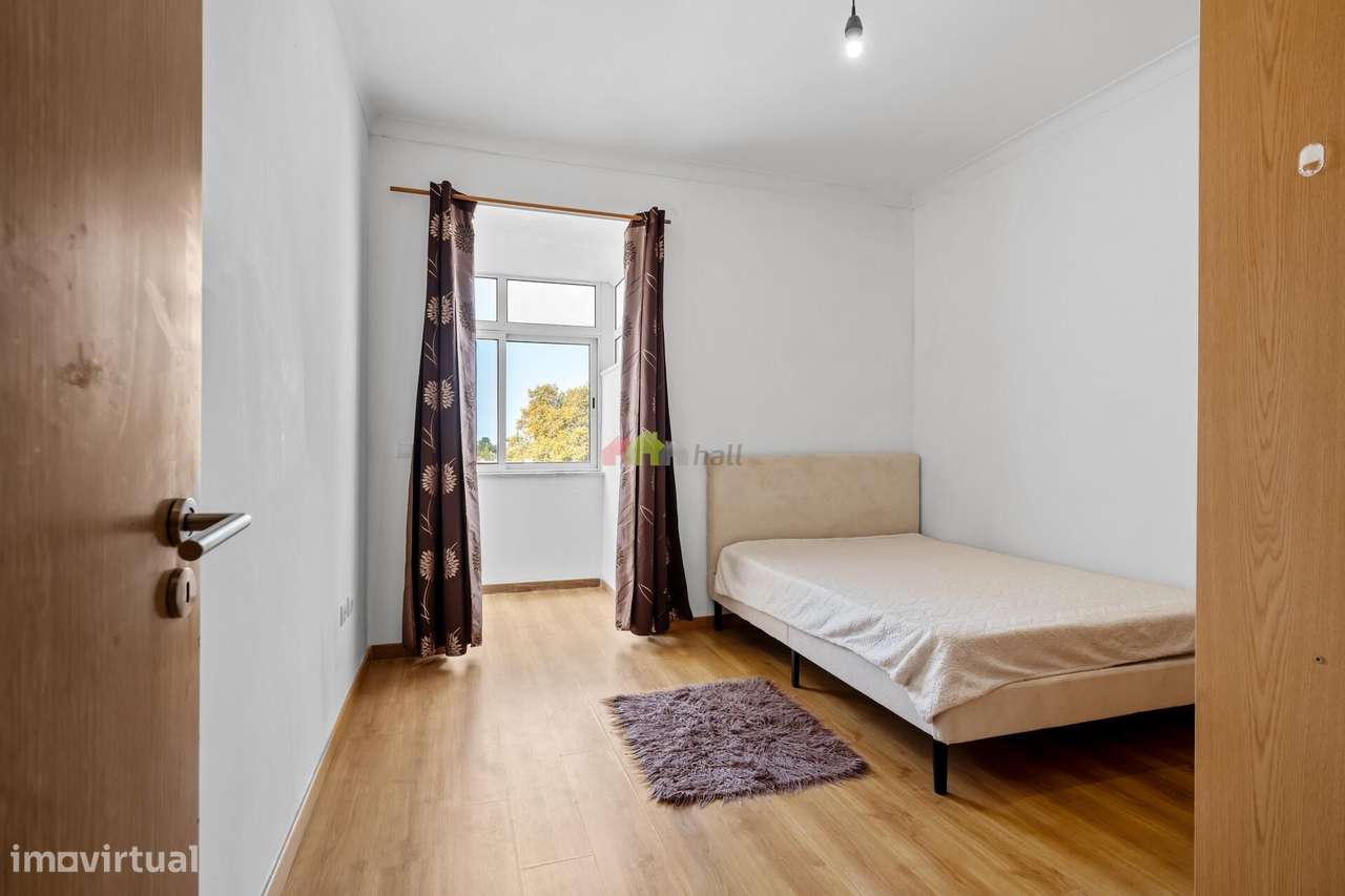 Apartamento T3 Renovado em Santo António da Charneca-14