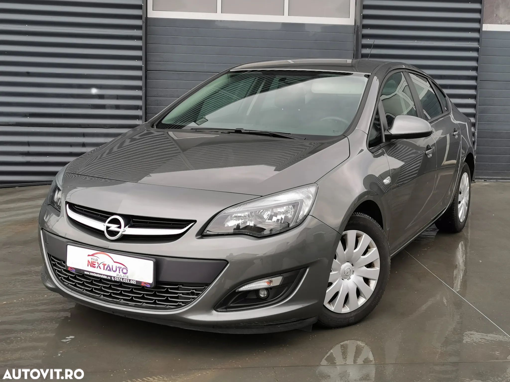 Opel Astra 1.4 ECOTEC Turbo Enjoy Aut. - 1