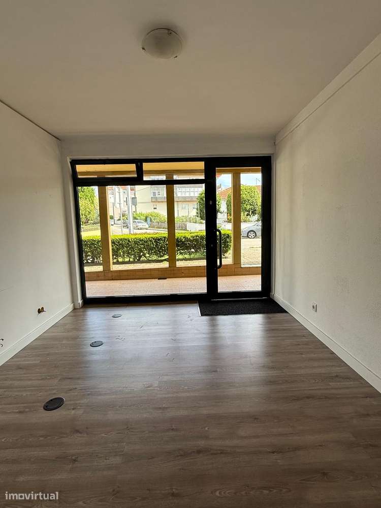 Espaço comercial, Canelas (Rechousa)-2