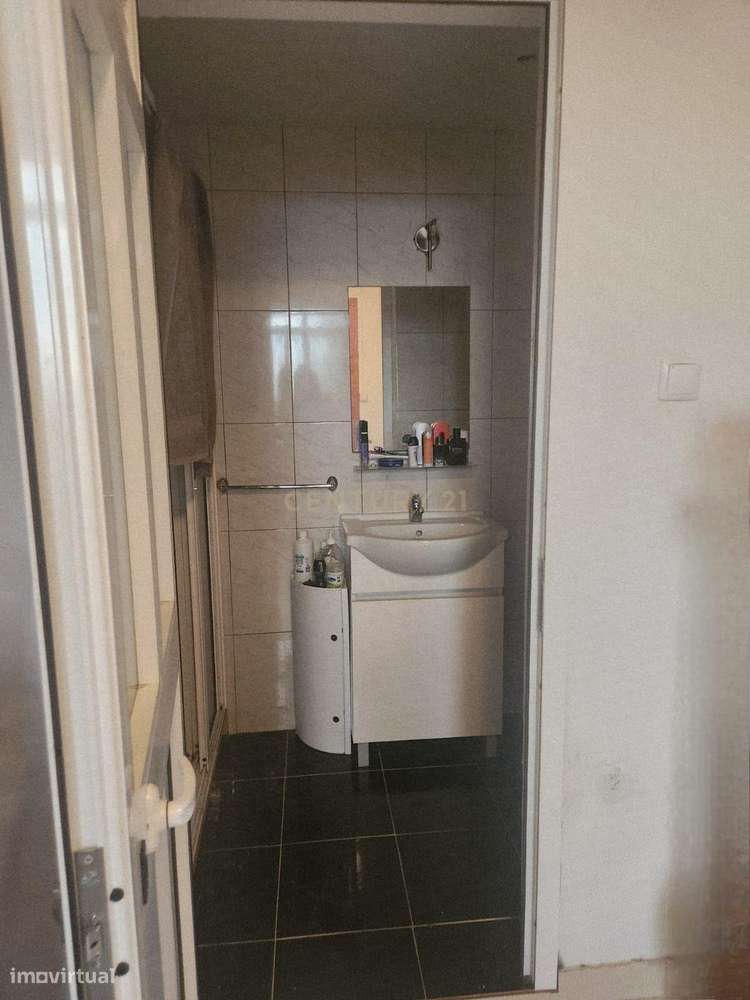 Moradia Tradicional nos Prazeres com Terreno e Vista Mar-12