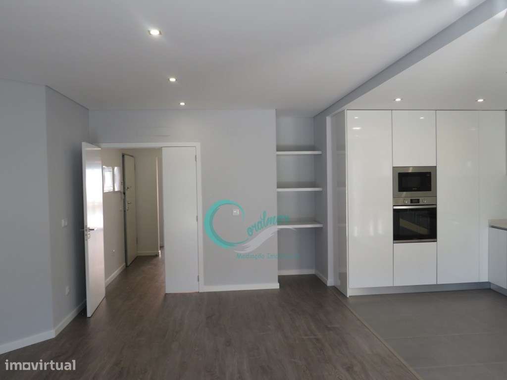 Apartamento T2 Duplex com parqueamento e arrumos na Quinta da Fábri... - Grande imagem: 4/8