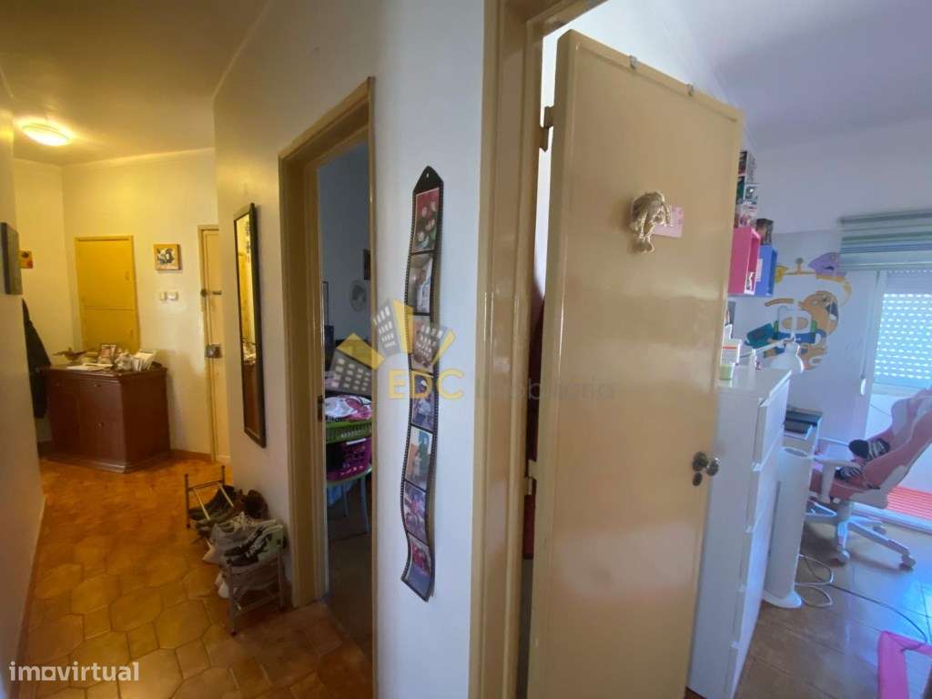 Apartamento T3 bastante soalheiro | Localizado em Camarate | Não pe...-12
