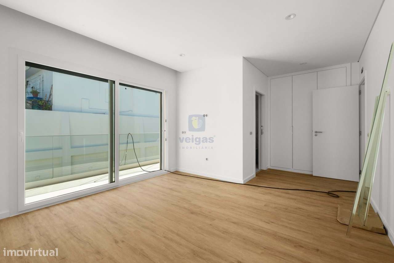 Moradia T5 Contemporânea com Piscina Aquecida – Santa Iria da Azóia-27