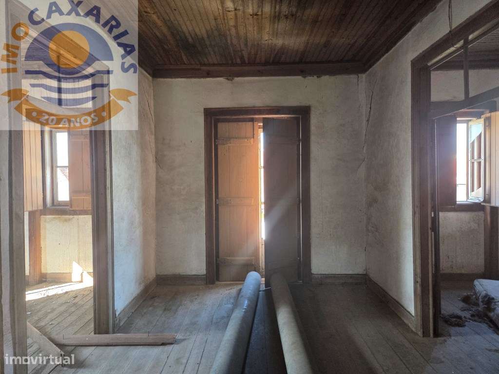 Moradia Rústica com Pátio e Anexos para Recuperar - Urqueira, Ourém-23