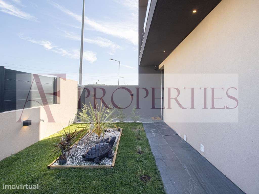 Moradia de luxo isolada com piscina aquecida, jardim e acabamentos ...-52