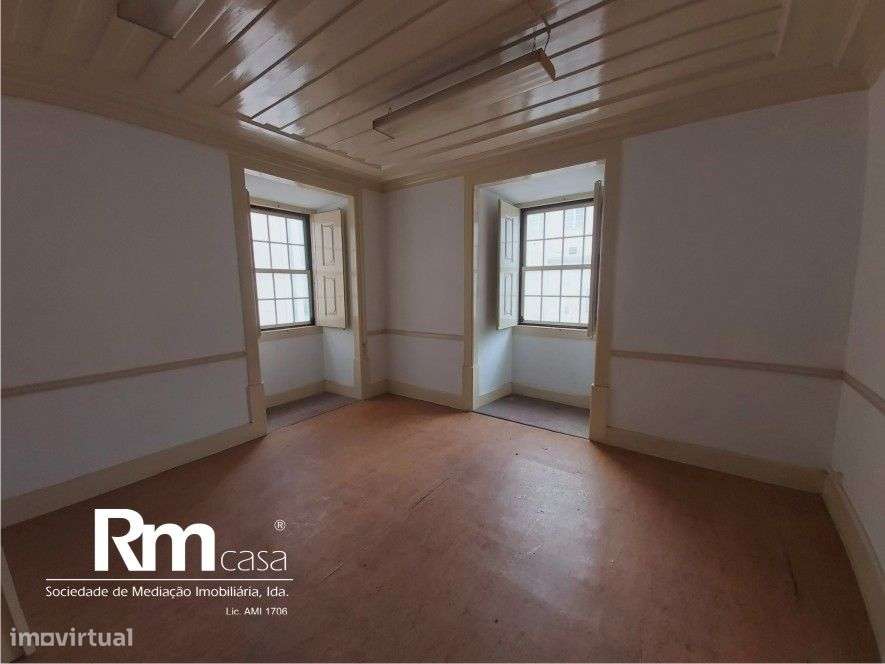 Magnifico prédio devoluto na Rua da Sofia, Largo do Terreiro da Erva-19