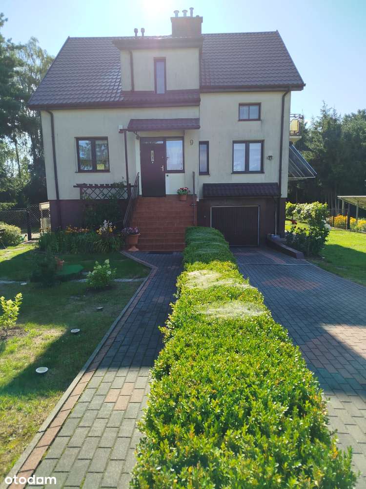 Wolnostojący dom z garażem, dużą działką i prywatnym lasem
