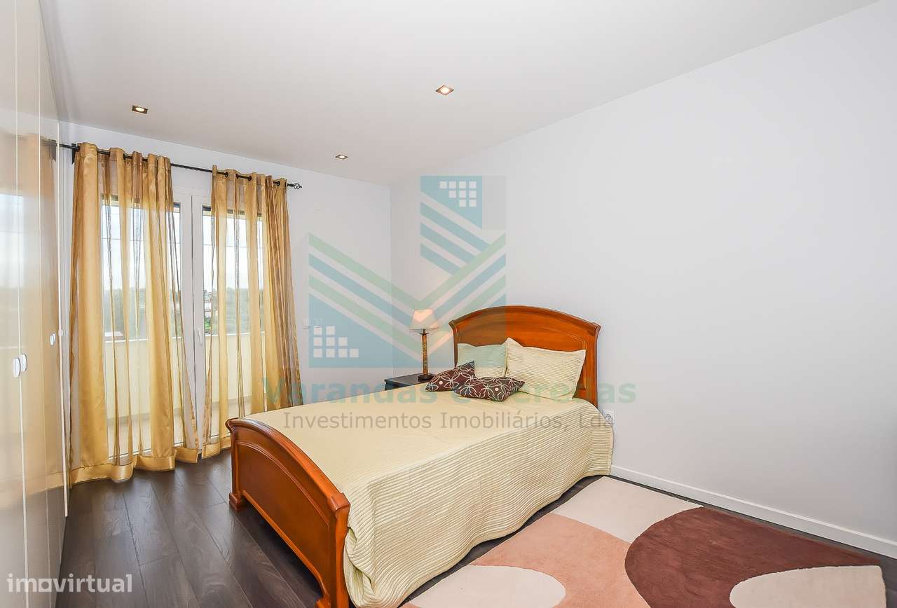 Moradia de luxo T5 com piscina e anexo-38