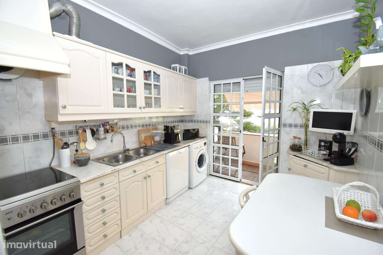 O Refúgio Perfeito entre o Mar e a Cidade. T3 Renovado na Costa da Cap-23