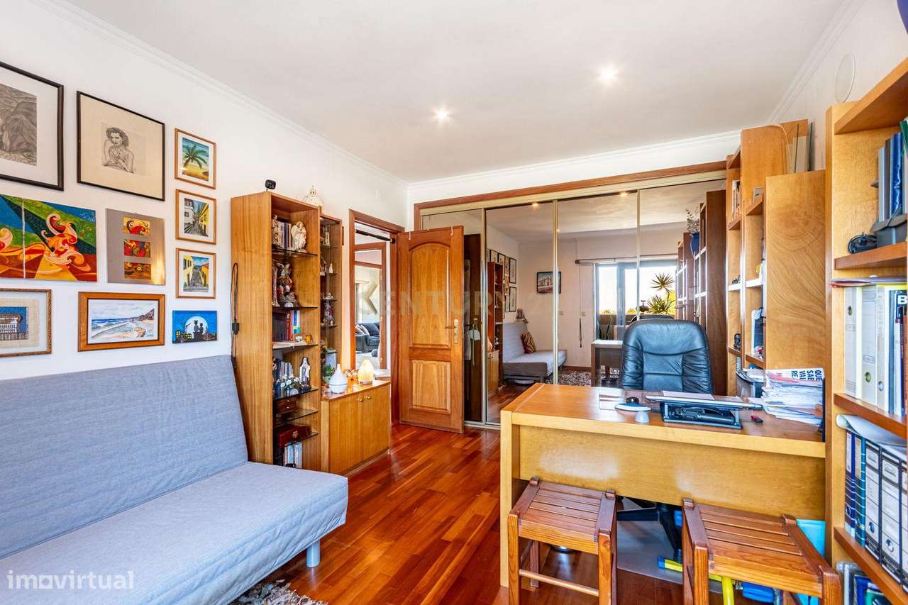 Apartamento Único T2 de 82m2 com Terraço de 75m2 em Porto Salvo-17