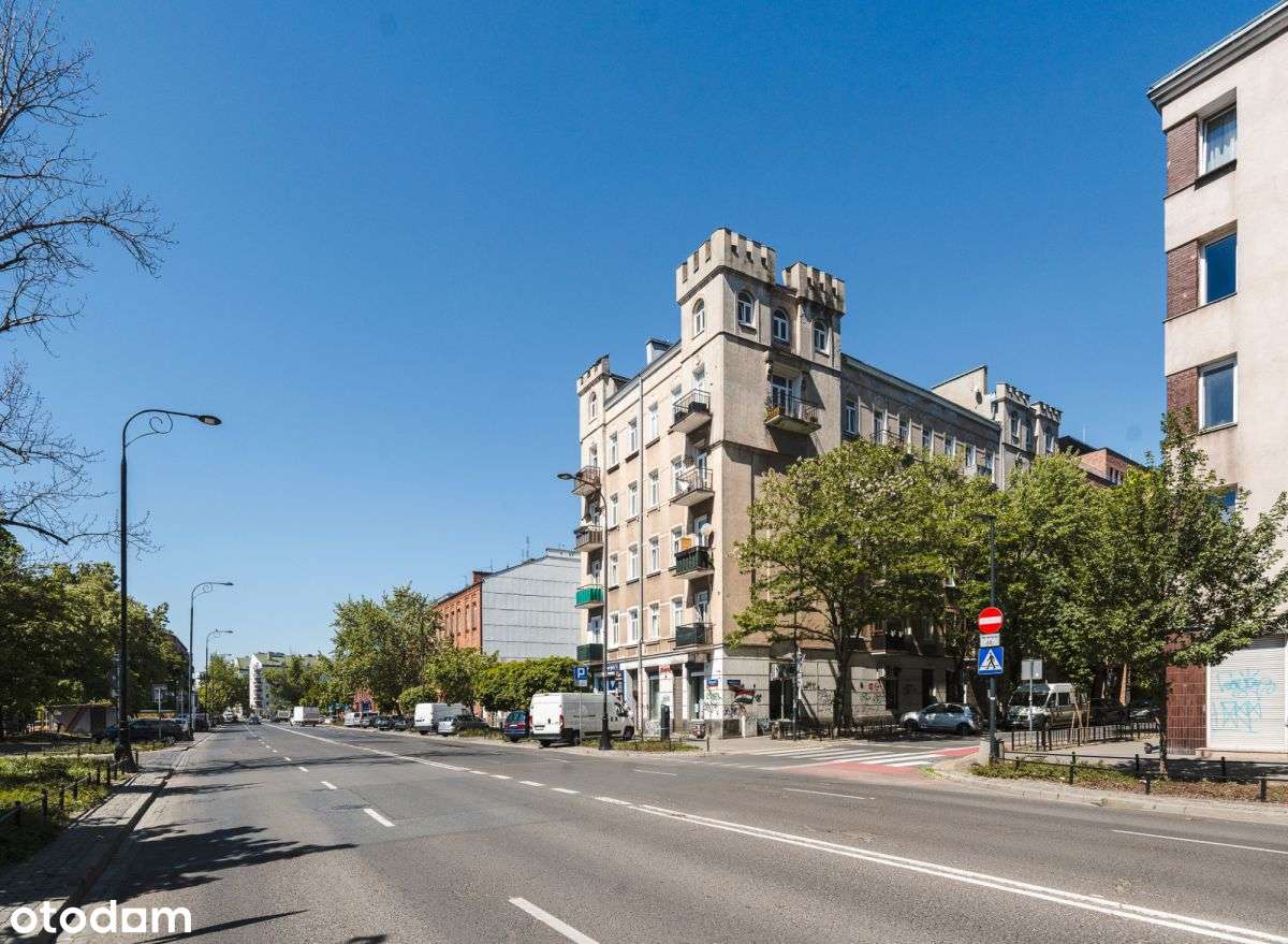 Przestronna kawalerka przy Placu Konesera-11