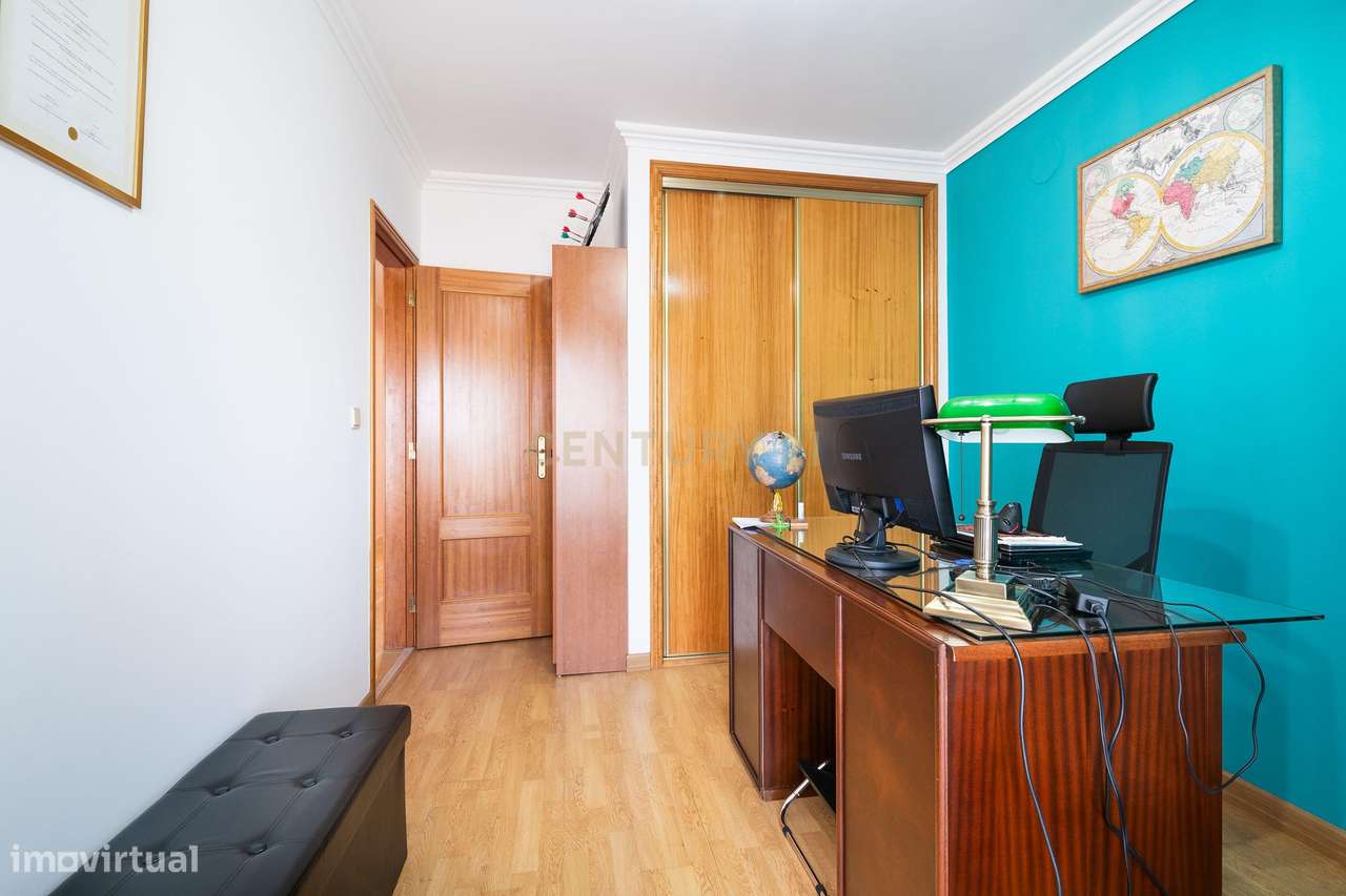 Apartamento T2 – Jardim da Radial, com 2 elevadores e arrecadação-11