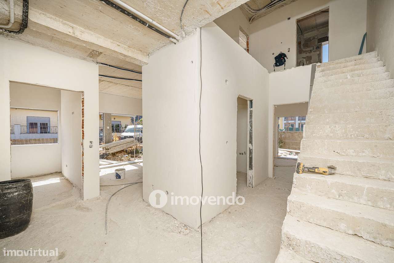 Moradia geminada T3+1 em fase de construção, em Pinhal de Frades-8