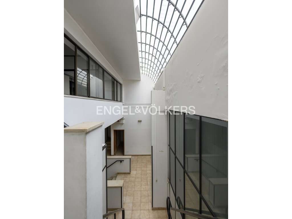 Espaço Comercial com Armazém e Escritório no Lumiar - Grande imagem: 5/51