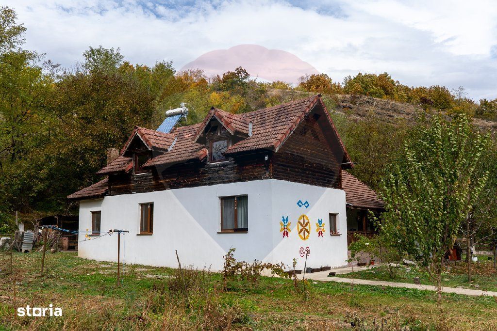 Casă  cu 4 camere, Densus, jud.Hunedoara