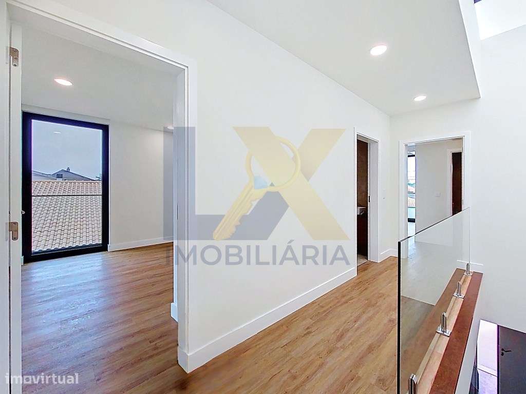 Moradia T4 de elevado padrão em Aradas-12