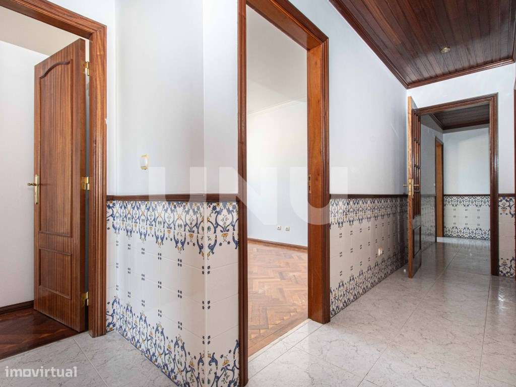 Apartamento T3, com lugar de estacionamento, no Carregado!-11