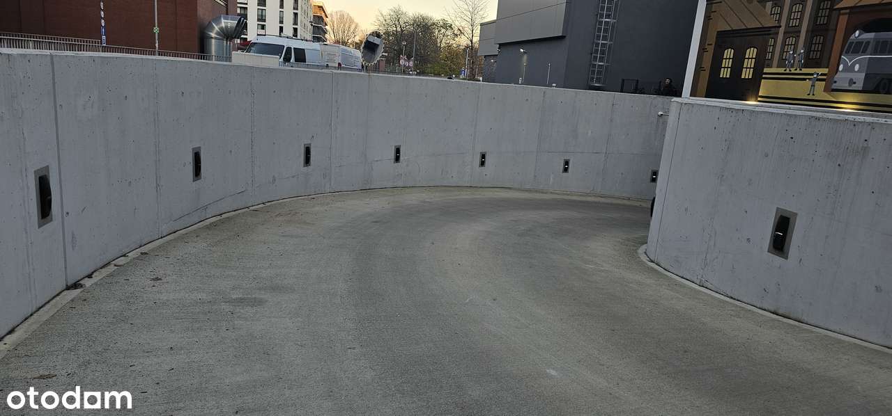 Miejsce parkingowe w garażu podziemnym z komórką, ul.Słonimskiego 2 - Pełny obrazek: 5/5