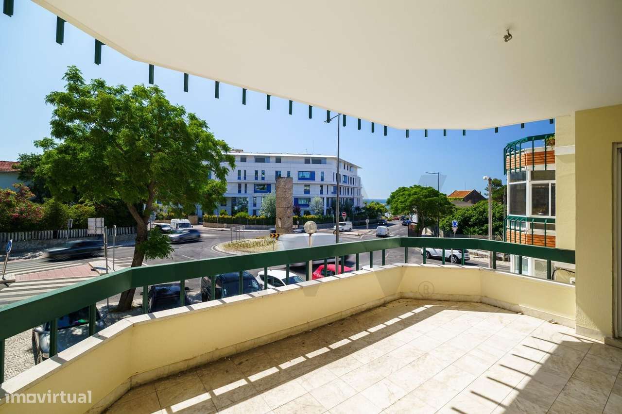 T3 Renovado com Varanda Ampla e Localização Premium - Grande imagem: 1/24